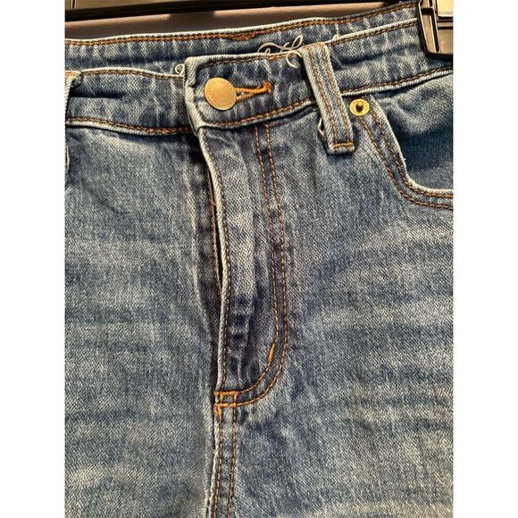 Universal Thread Women's Distressed Denim Shorts Blue Size 8 Casual - Picture 4 of 9